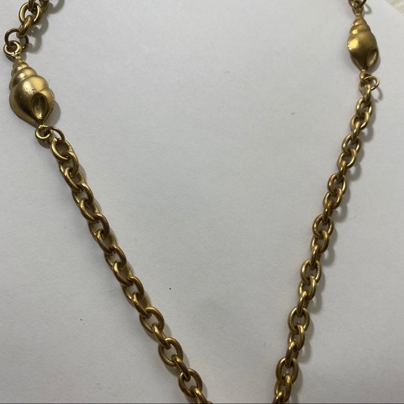 ๐2 for $25-Vintage Gold Tone Sea Shell Necklace - Picture 6 of 9